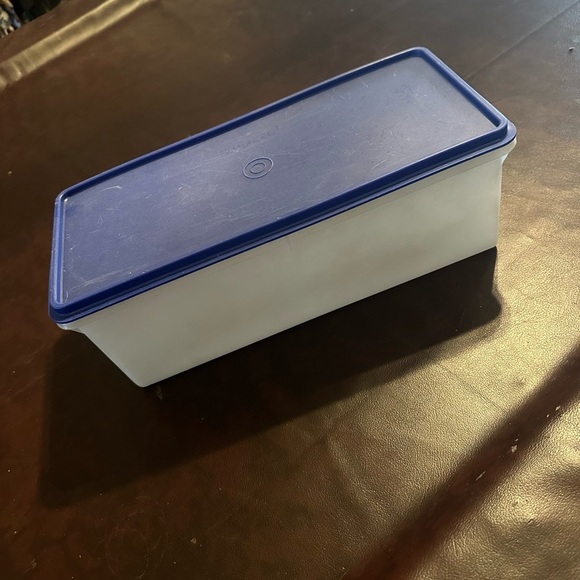 Tupperware bread storage - Picture 1 of 8